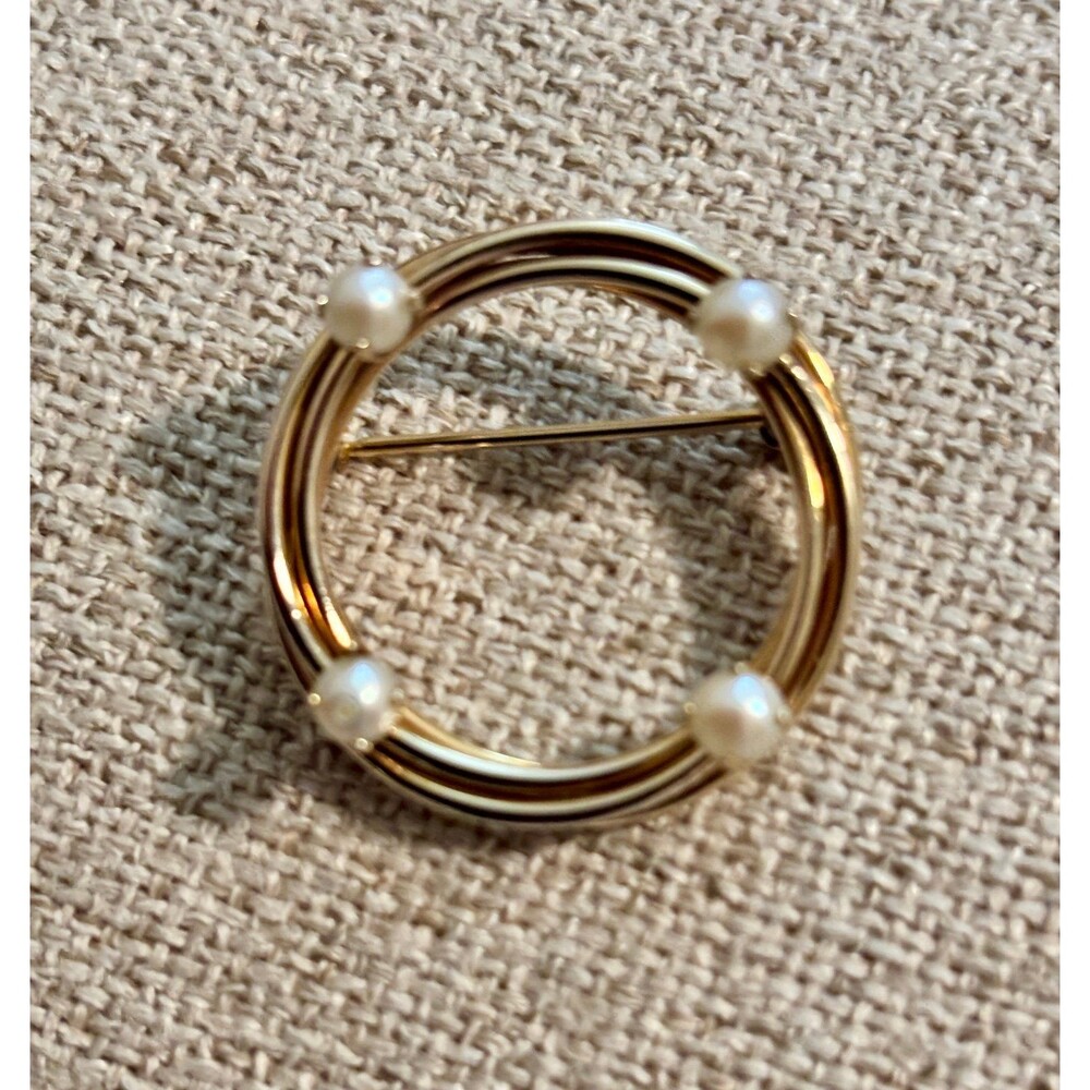 Alice Caviness Brooch 1/2 12kt Gold excellent condition..
